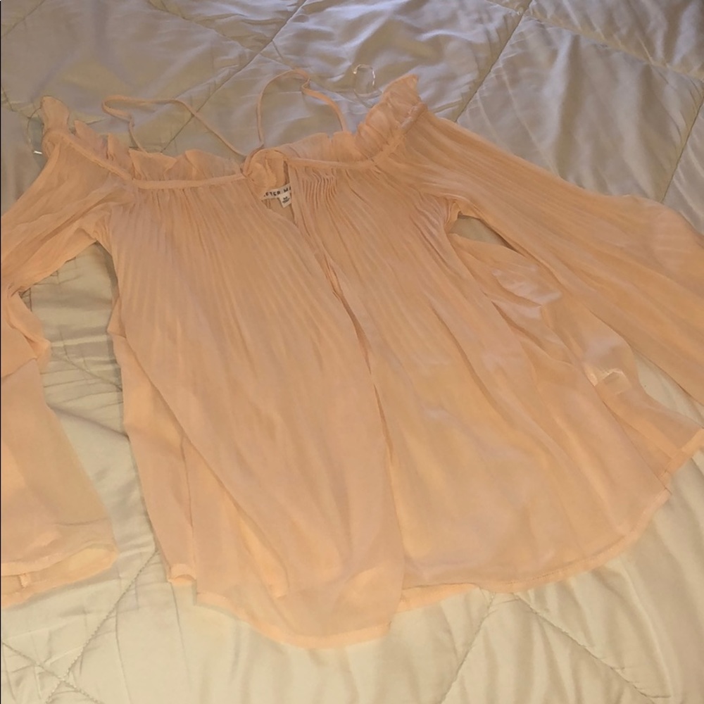 Flowly off the shoulder light pink blouse